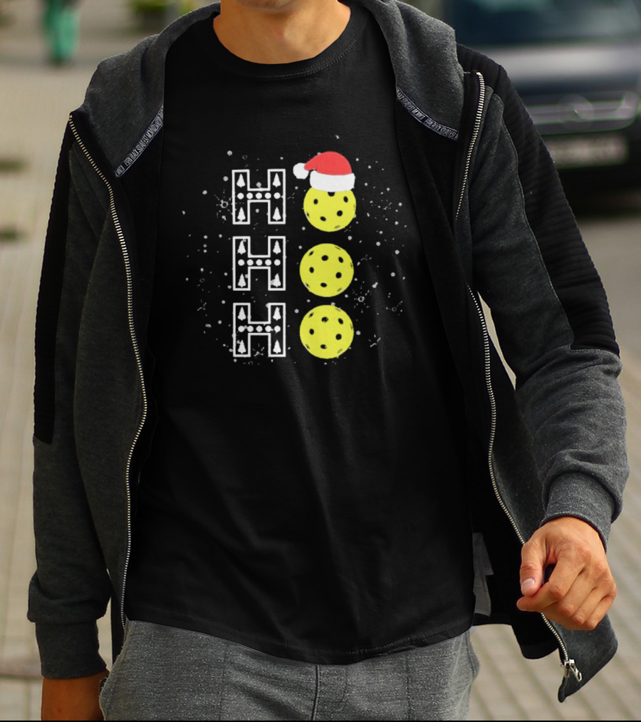 Santa Pickleball Hohoho Christmas Pickleballs With Santa Hat Snowy Holiday Fun T-Shirt