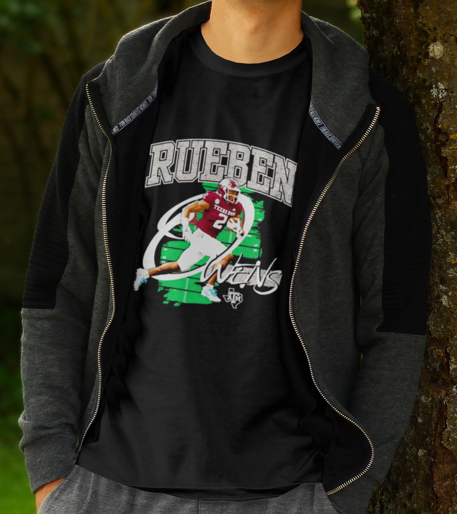 Rueben Owens Texas A&M Player Pose T-Shirt