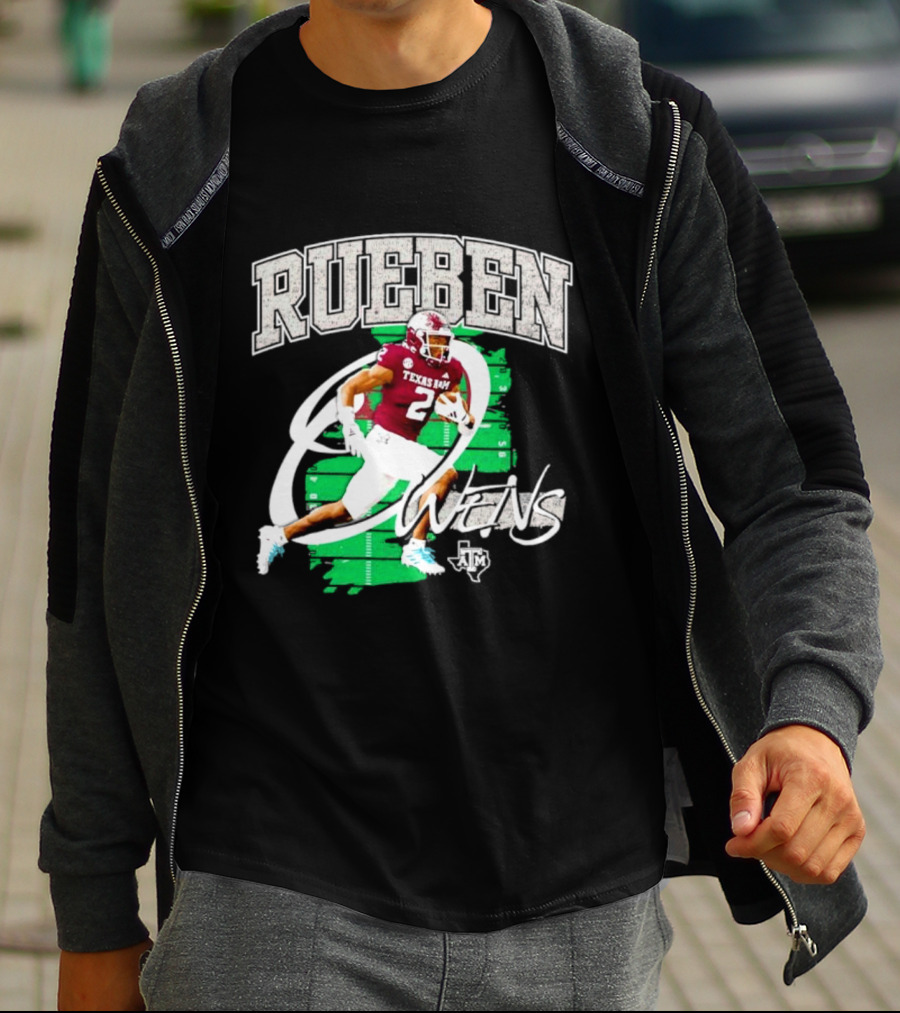 Rueben Owens Texas A&M Player Pose T-Shirt
