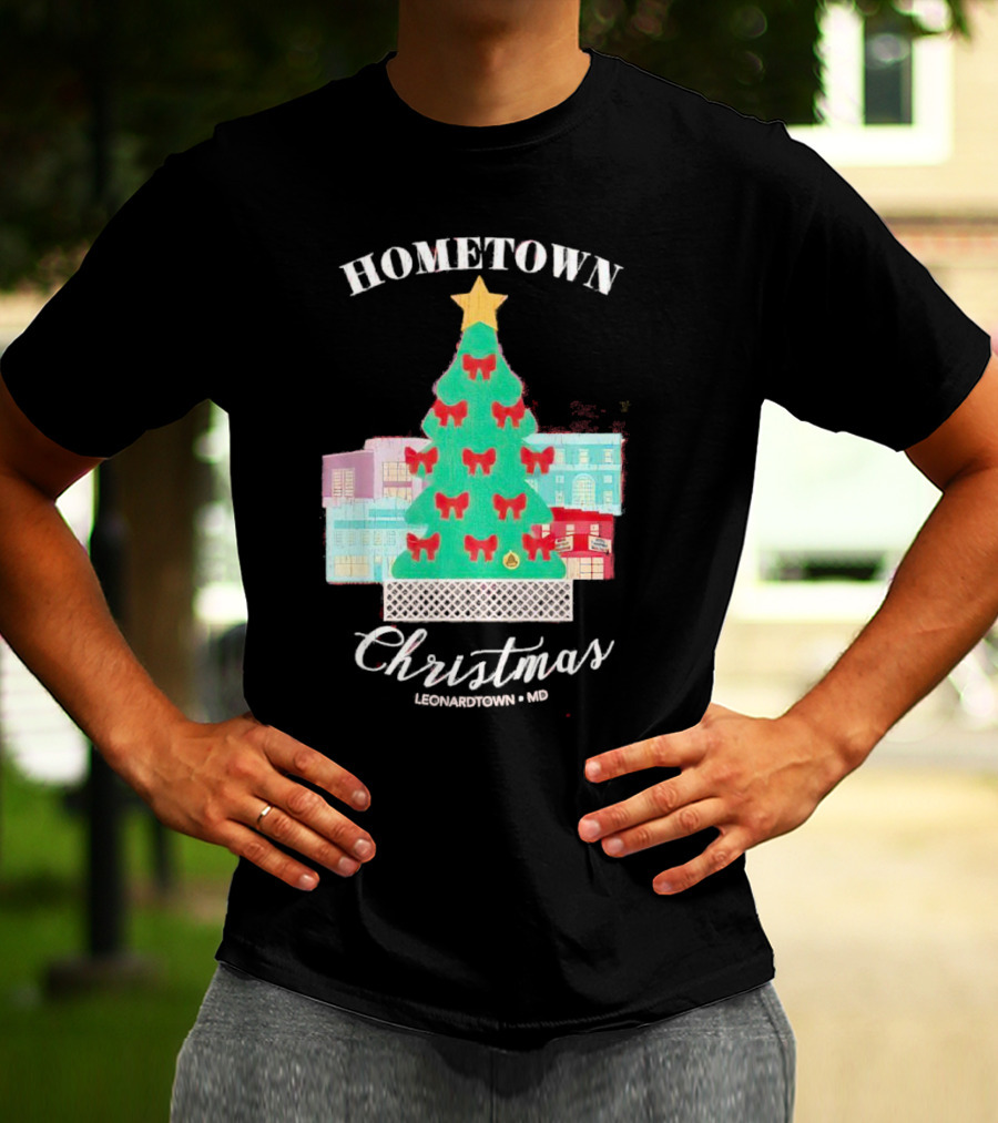 Hometown Christmas Leonardtown MD Christmas Tree With Red Bows And Star T-Shirt
