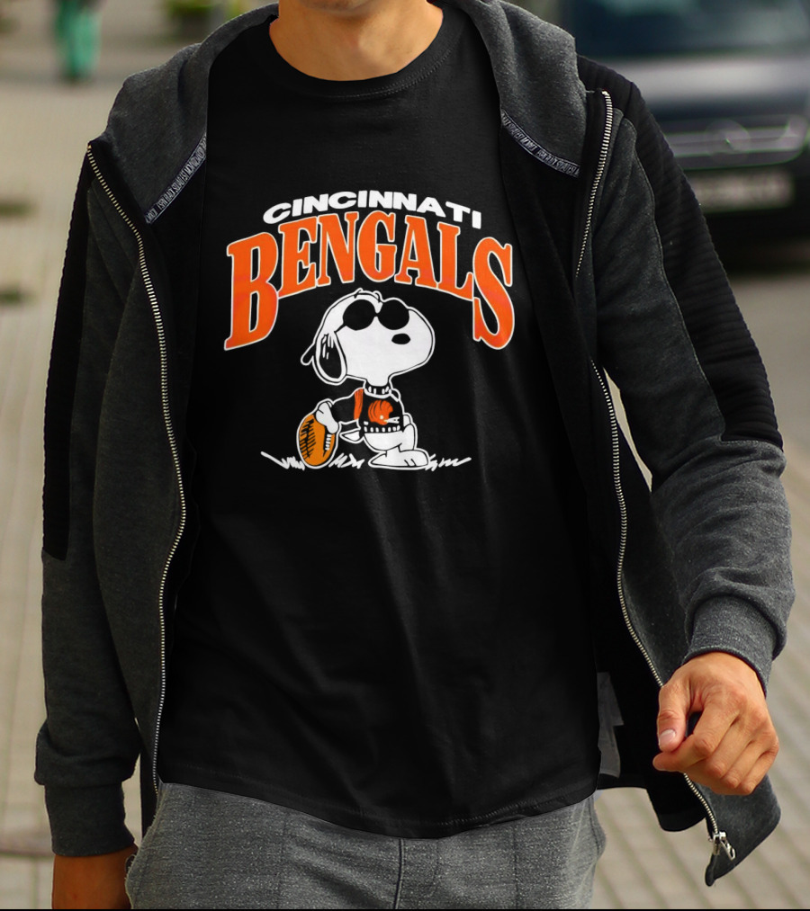 Cincinnati Bengals Snoopy Football Fan Gear T-Shirt