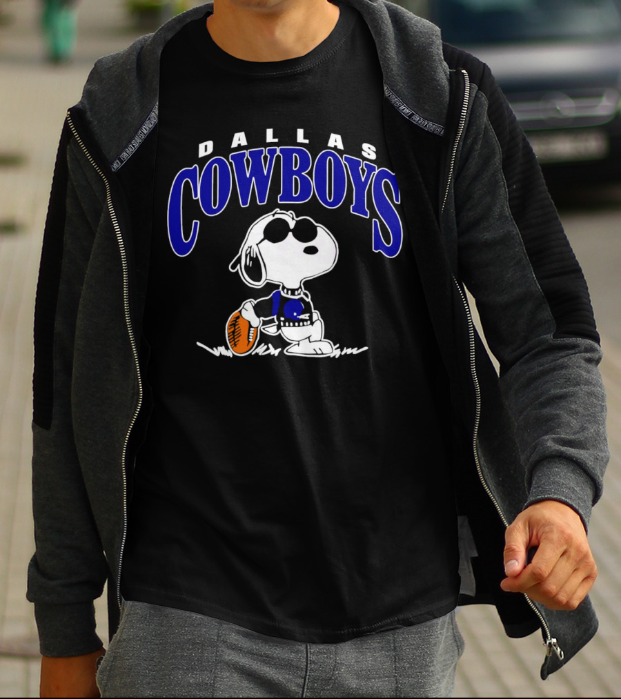Dallas Cowboys Snoopy Football Player T-Shirt