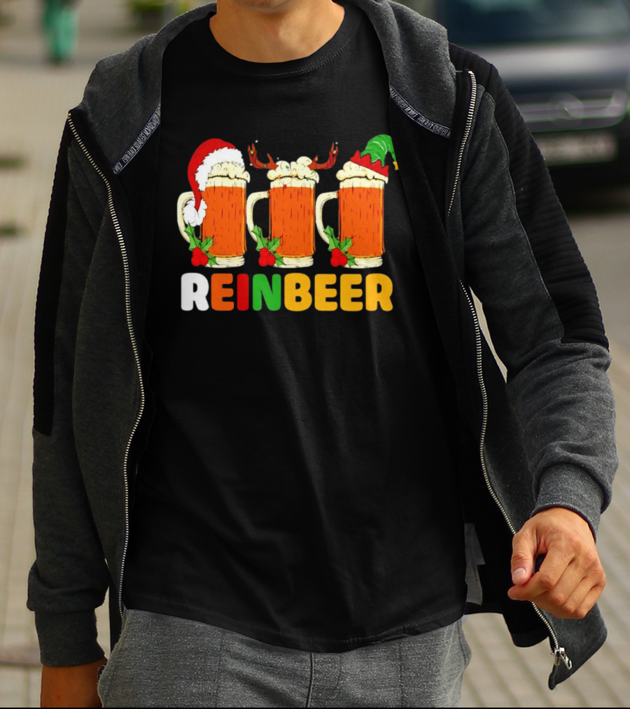 Reinbeer Merry Christmas Funny Beer Mugs With Santa And Elf Hats And Reindeer Antlers T-Shirt