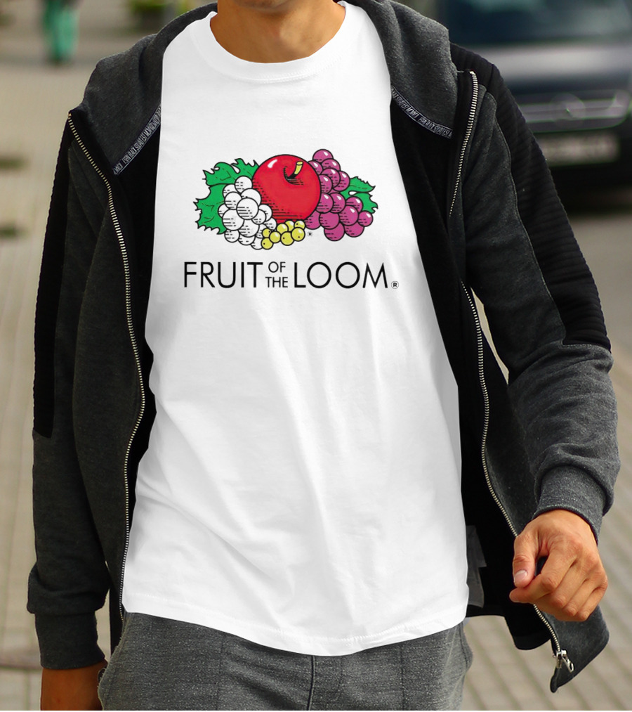 FRUIT OF THE LOOM Logo With Apples Grapes And Leaves T-Shirt