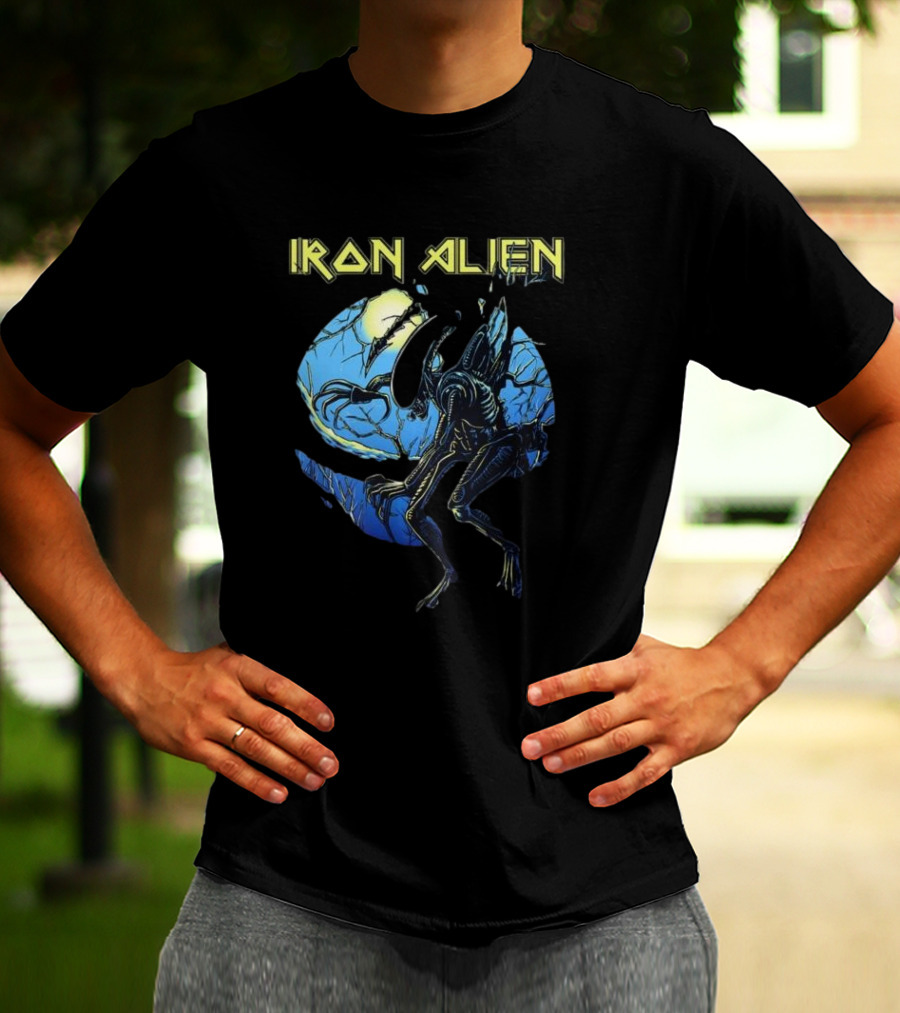 Iron Alien Xenomorph Moonlight Scene T-Shirt