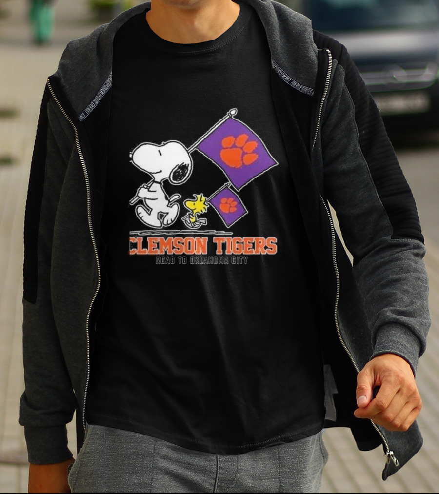 Snoopy And Woodstock Clemson Tigers Journey To Oklahoma City With Paw Flags T-Shirt