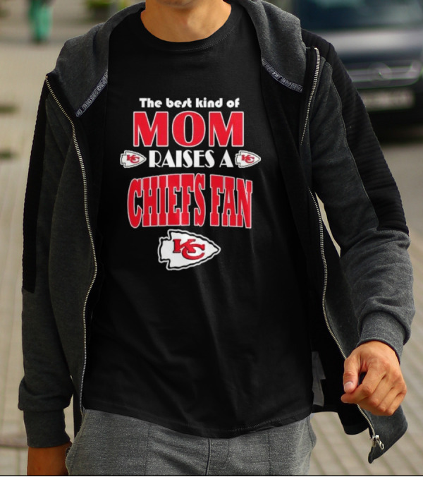 The Best Kind Of Mom Raises A Chiefs Fan Kansas City Chiefs T-Shirt