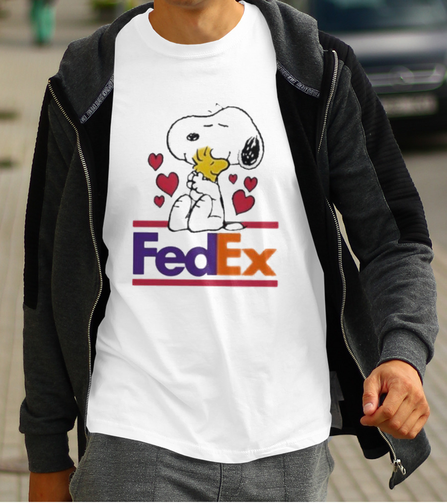 Snoopy Woodstock Hugs Hearts FedEx T-Shirt