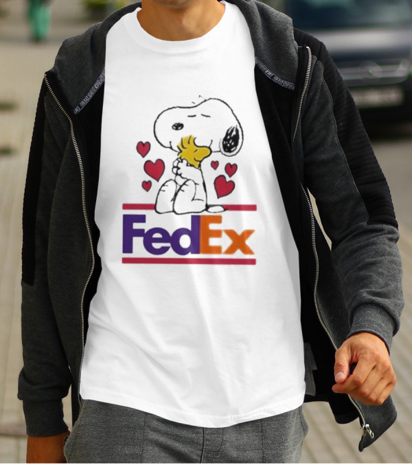 Snoopy Woodstock Hugs Hearts FedEx T-Shirt