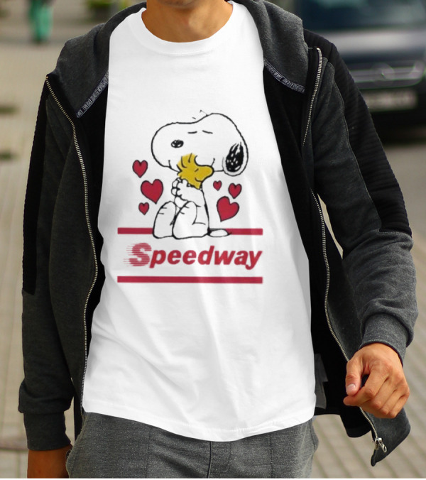 Snoopy Holding Woodstock Surrounded By Hearts Speedway T-Shirt