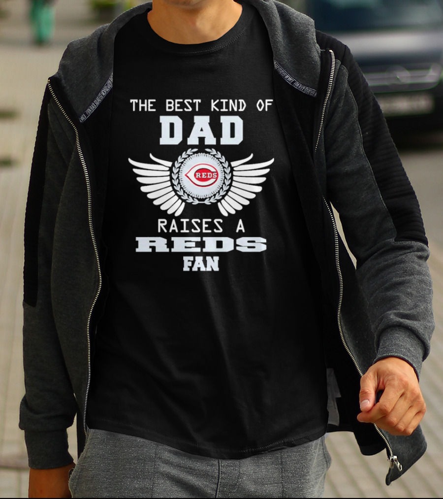 The Best Kind Of Dad Raises A Cincinnati Reds Fan With Wings T-Shirt