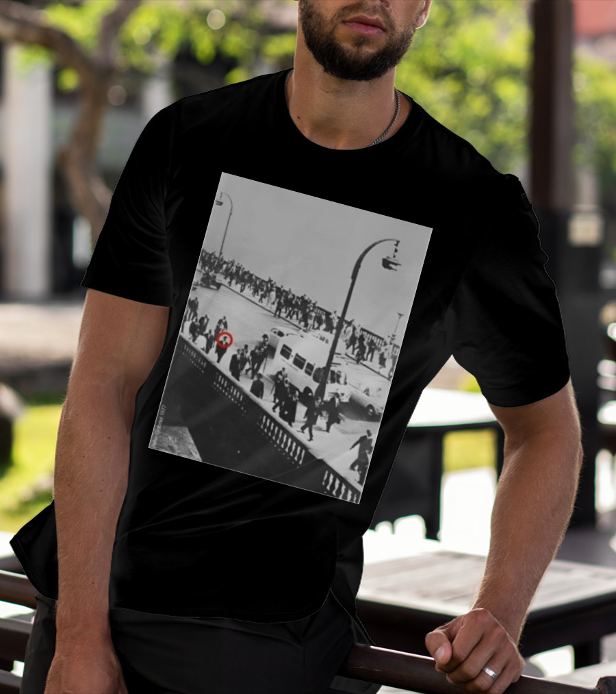 Peter Gabriel In 1977 Urban Crowd With Red Circle Highlight T-Shirt