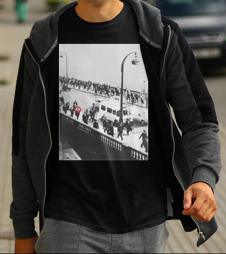 Peter Gabriel In 1977 Urban Crowd With Red Circle Highlight T-Shirt