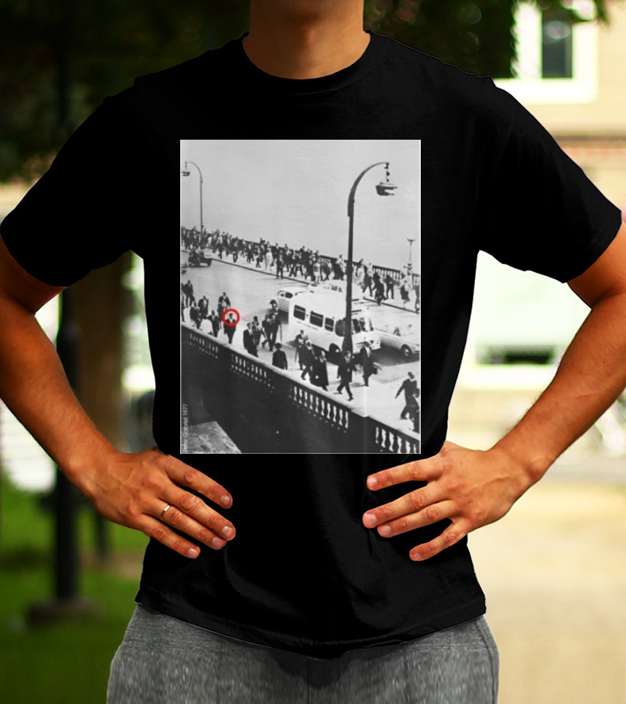 Peter Gabriel In 1977 Urban Crowd With Red Circle Highlight T-Shirt