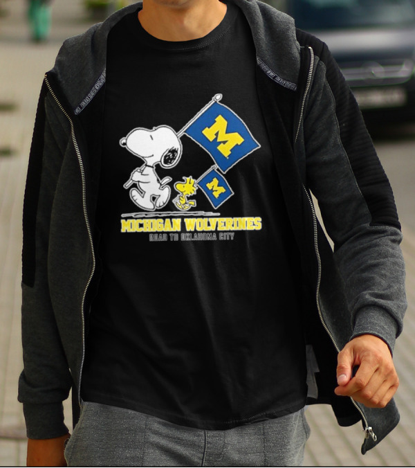 Snoopy And Woodstock Michigan Wolverines Flags Road To Oklahoma City T-Shirt