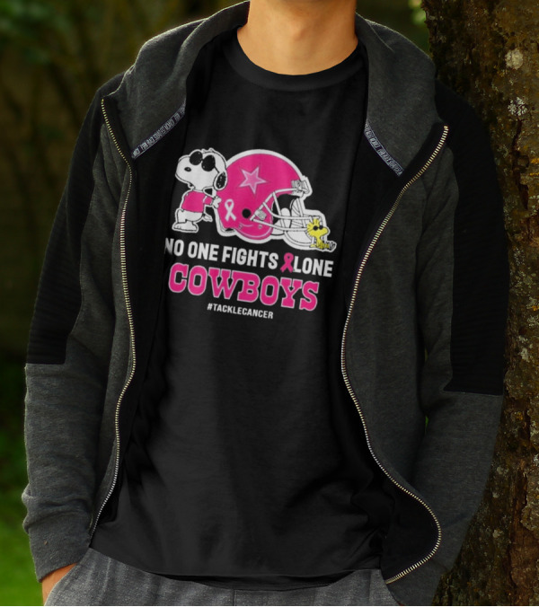 Snoopy And Woodstock No One Fights Alone Cowboys #TackleCancer T-Shirt