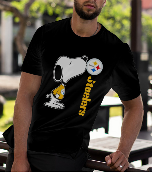 Snoopy Steelers Football Logo Kiss T-Shirt