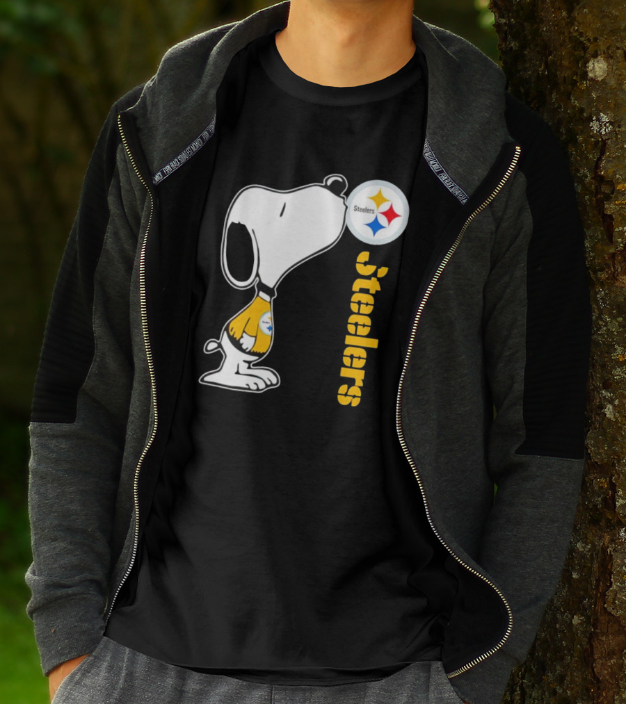 Snoopy Steelers Football Logo Kiss T-Shirt