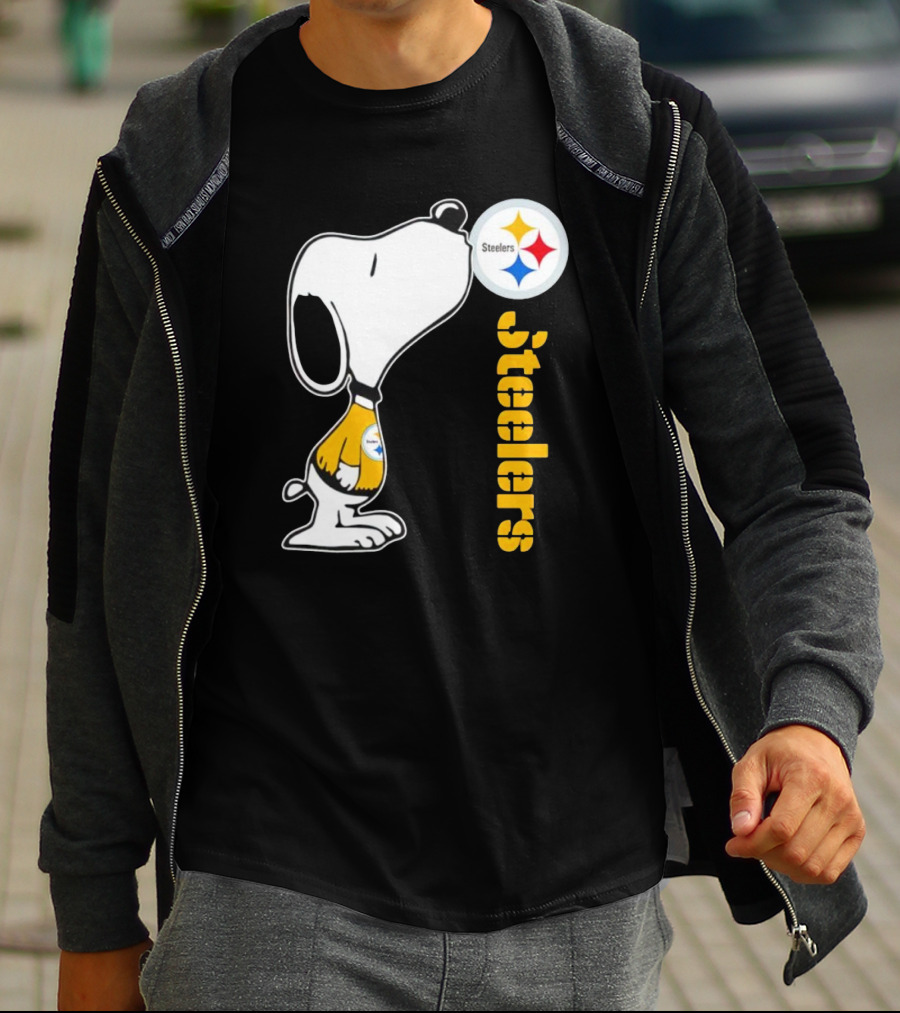 Snoopy Steelers Football Logo Kiss T-Shirt