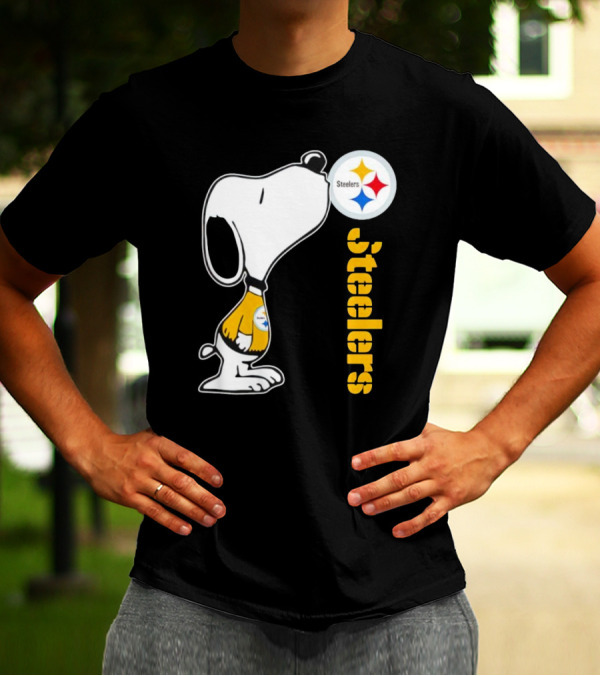 Snoopy Steelers Football Logo Kiss T-Shirt