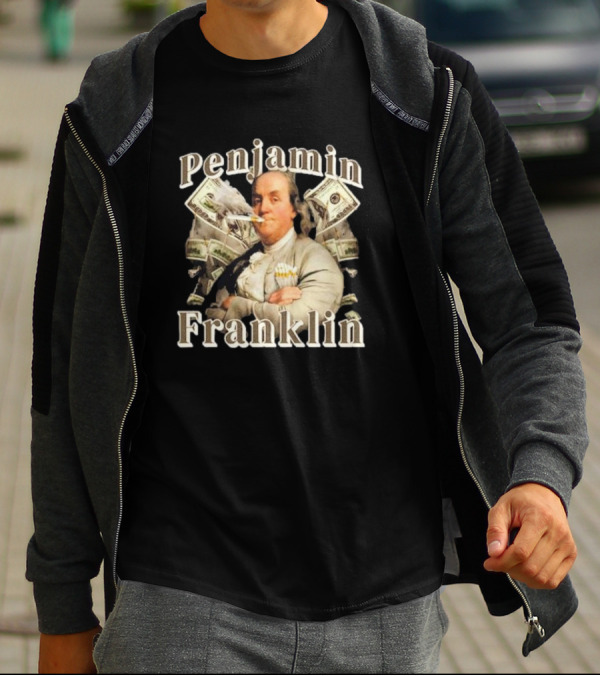 Penjamin Franklin Smoking Dollars Bills In Background T-Shirt