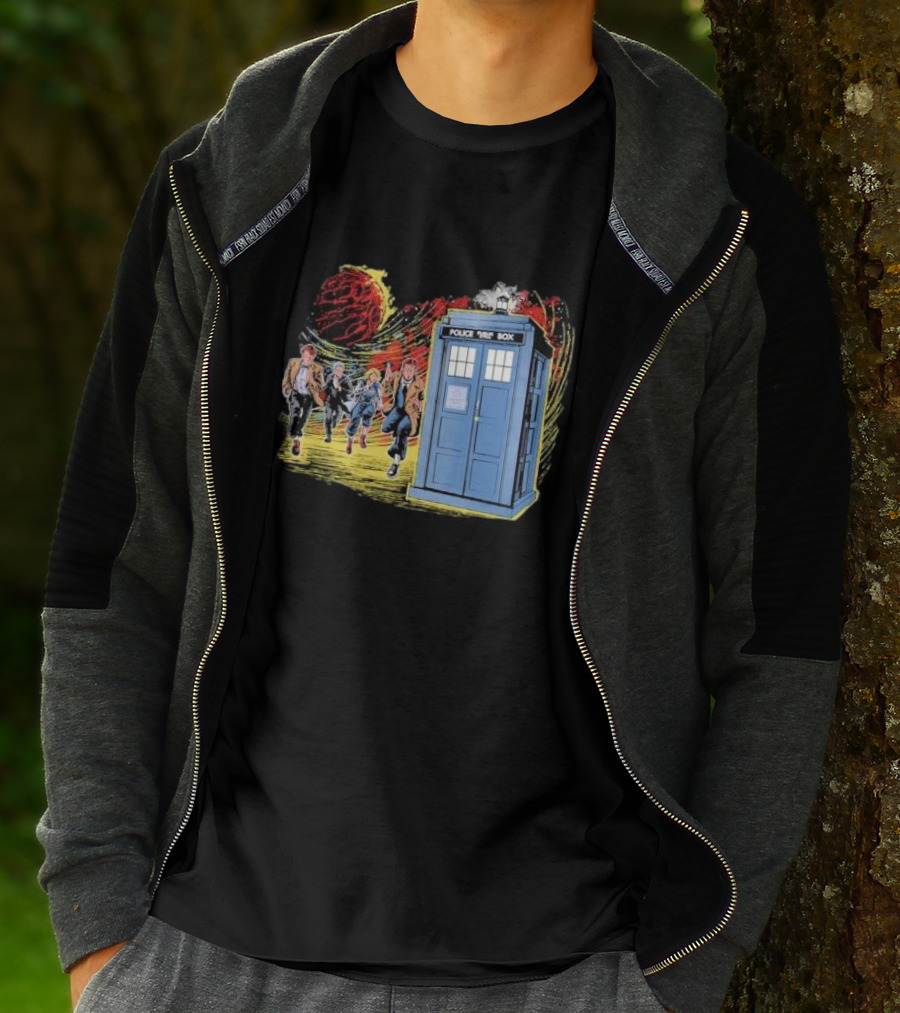 Police Public Box Time Travel Sci-fi Comics Chase With Doctor And Companions T-Shirt