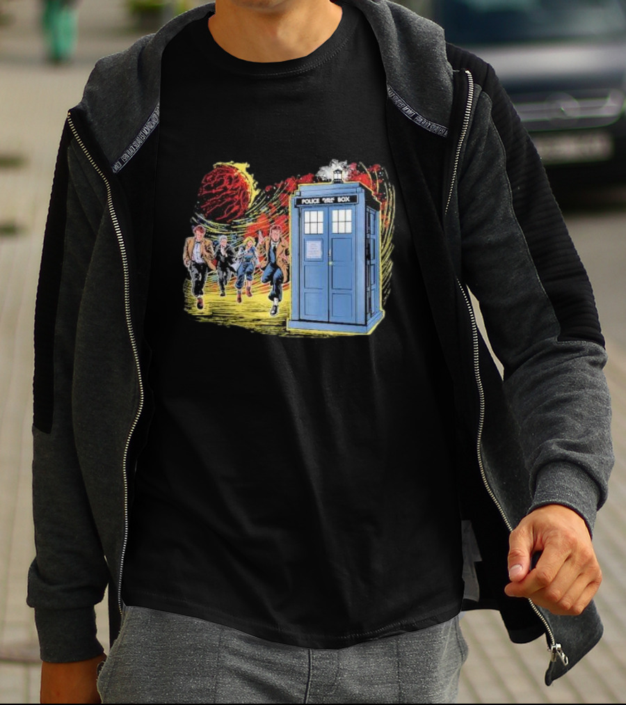 Police Public Box Time Travel Sci-fi Comics Chase With Doctor And Companions T-Shirt