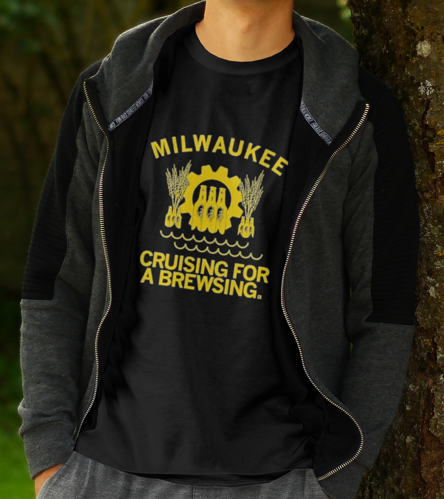 Milwaukee Cruising For A Brewsing Beer Bottles And Wheat Gear T-Shirt