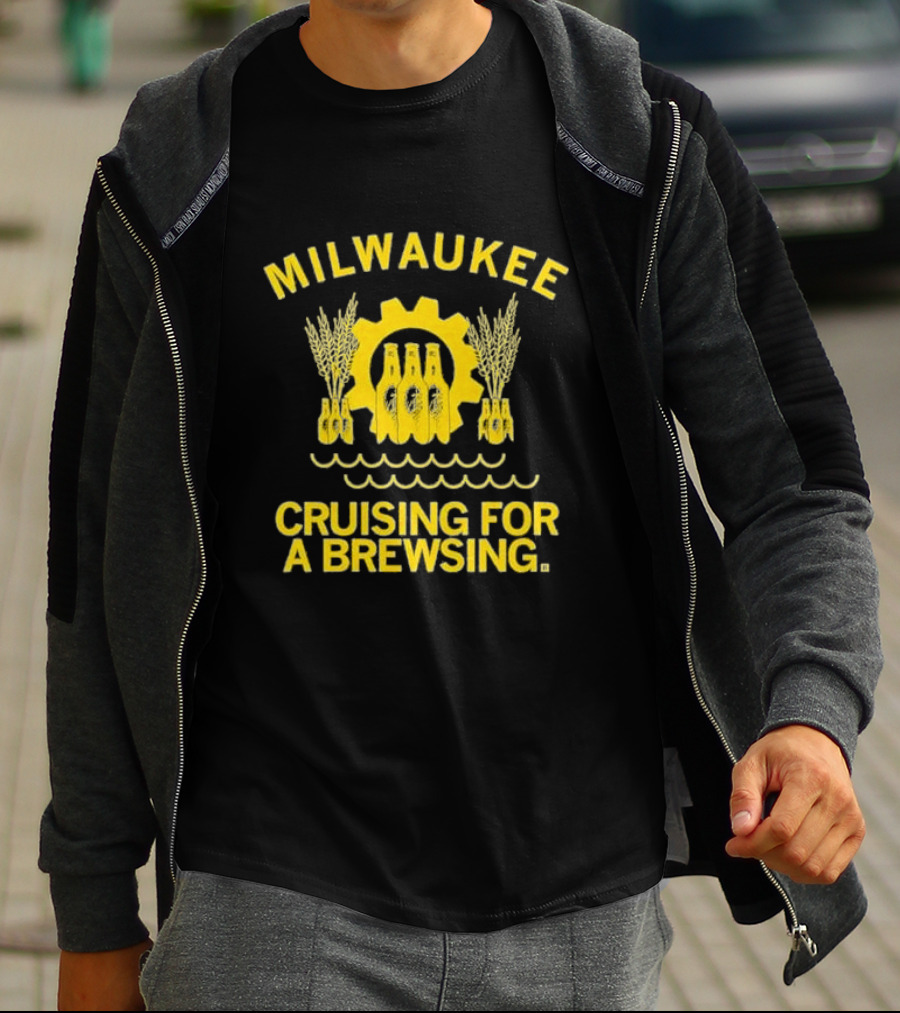 Milwaukee Cruising For A Brewsing Beer Bottles And Wheat Gear T-Shirt