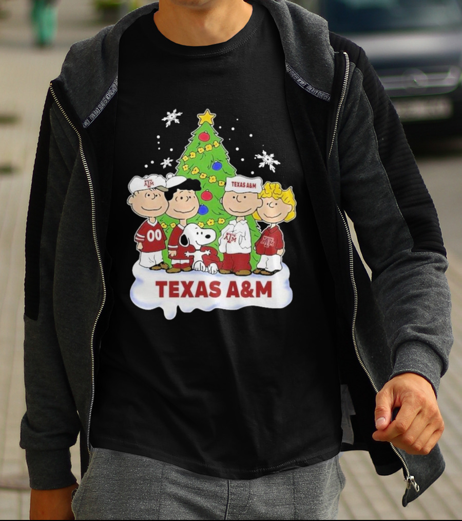 Texas A&M Aggies Christmas With Snoopy And Peanuts Characters T-Shirt