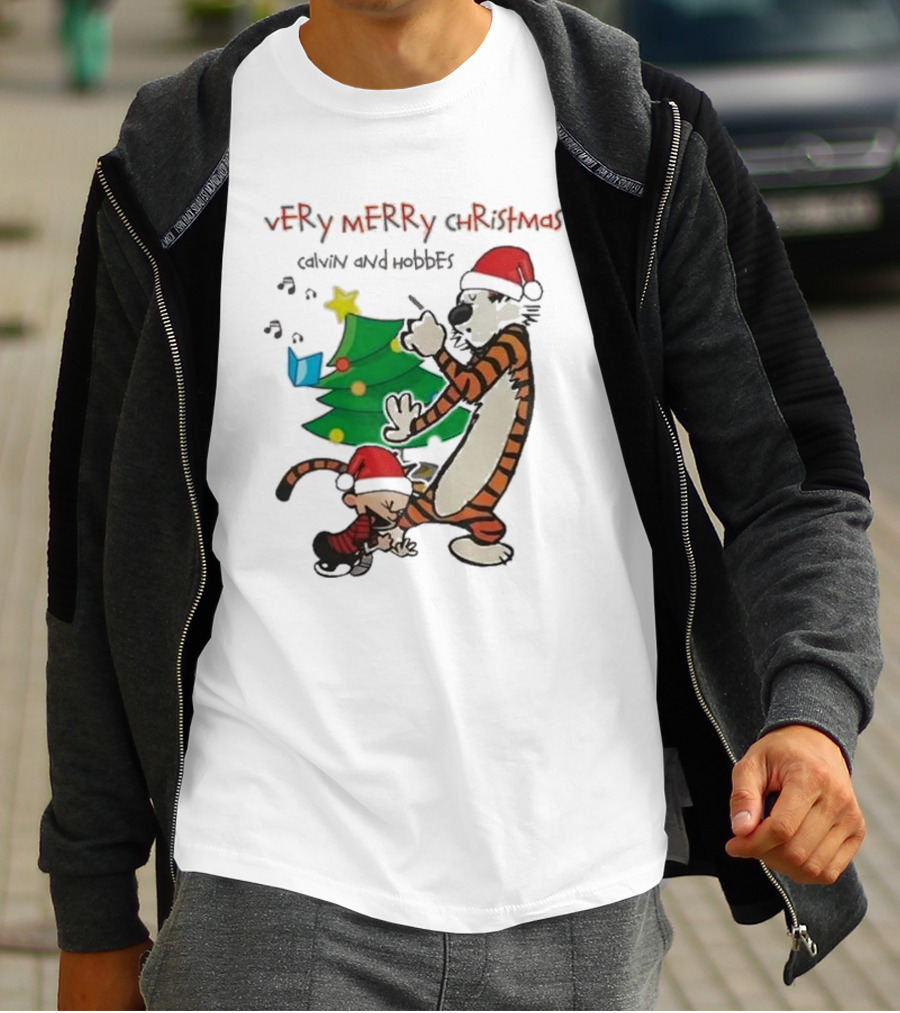 VErY MERRY ChrIStmAS Calvin And Hobbes Santa Hats Christmas Tree Dance T-Shirt