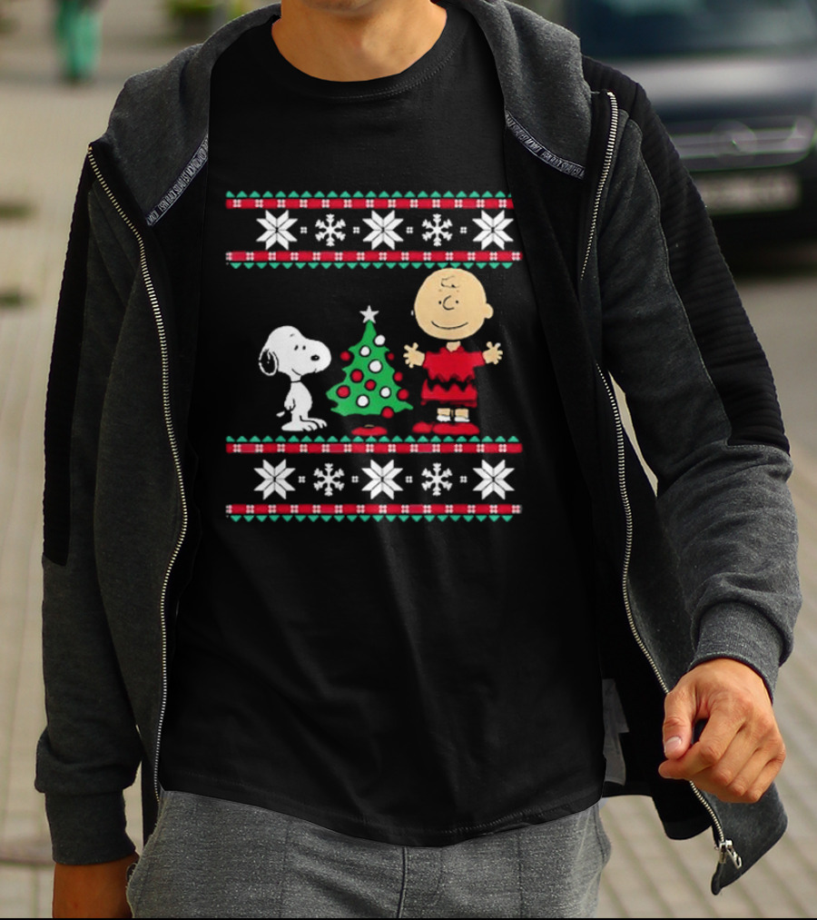 Snoopy And Charlie Brown With Christmas Tree T-Shirt