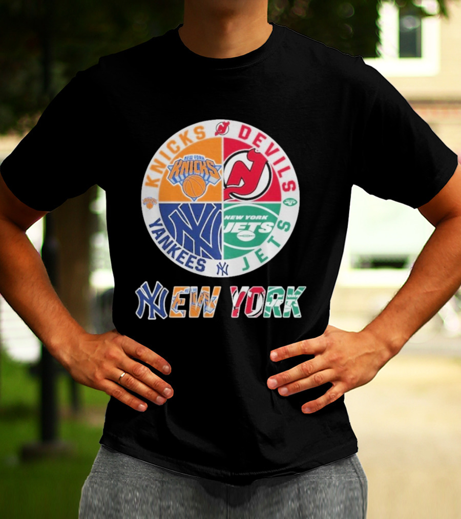 New York Knicks Yankees Jets Devils Circle New York T-Shirt
