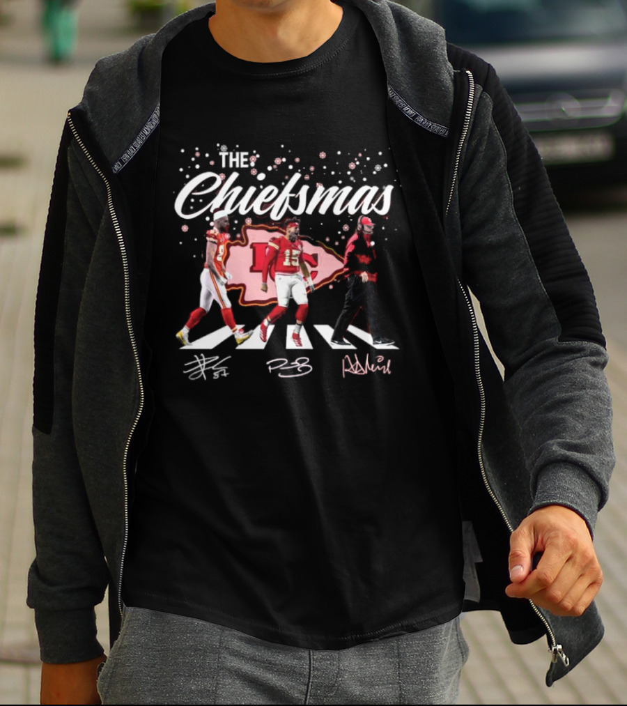 The Chiefsmas KC Jingle Bells Kelce Yells Patrick Made A Play Kansas T-Shirt