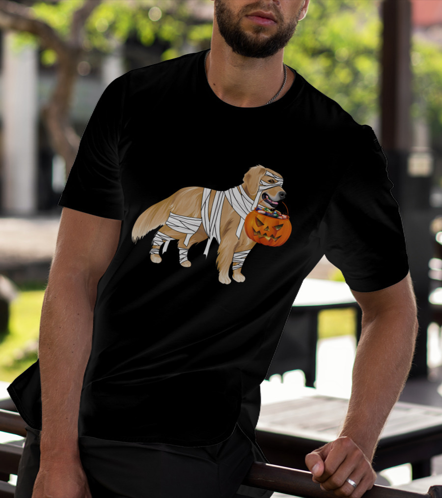 Golden Retriever Mummy With Halloween Pumpkin Basket T-Shirt
