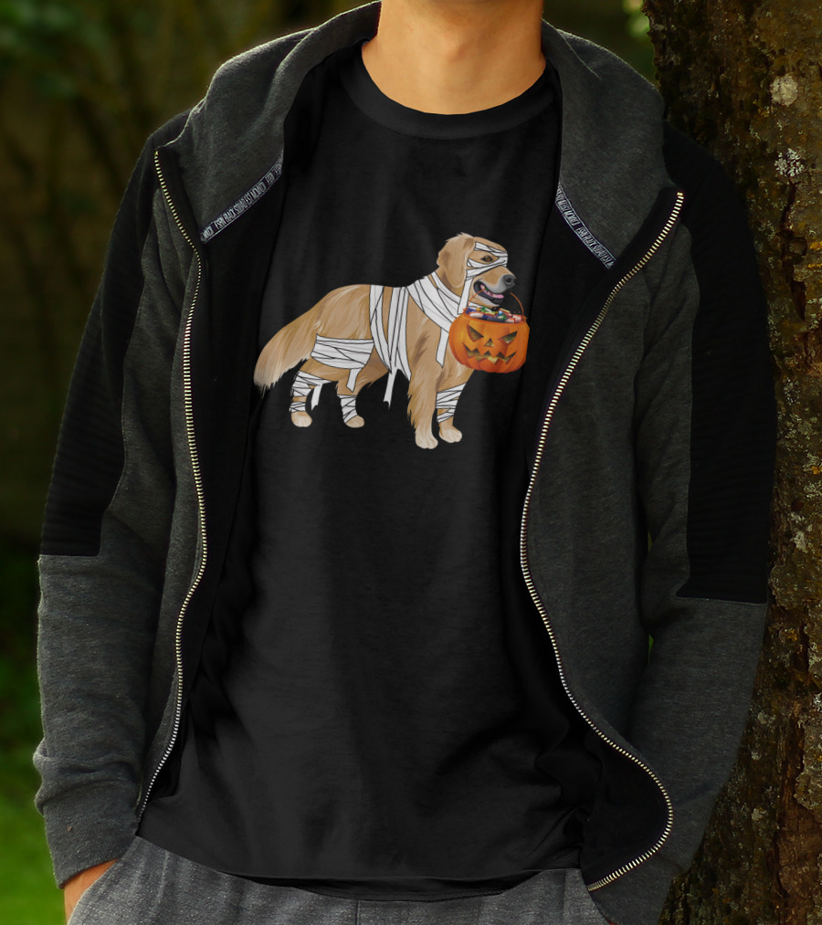 Golden Retriever Mummy With Halloween Pumpkin Basket T-Shirt