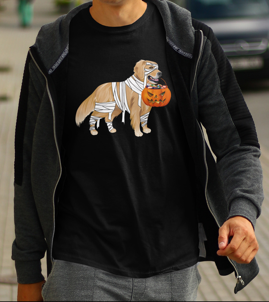 Golden Retriever Mummy With Halloween Pumpkin Basket T-Shirt