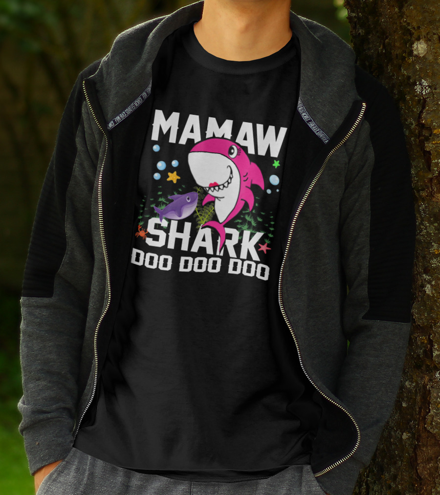 Mamaw Shark Doo Doo Doo Pink Cartoon With Fish And Bubbles T-Shirt