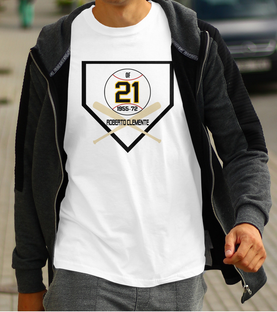 Roberto Clemente Number 21 OF 1955-72 Home Plate With Crossed Bats T-Shirt