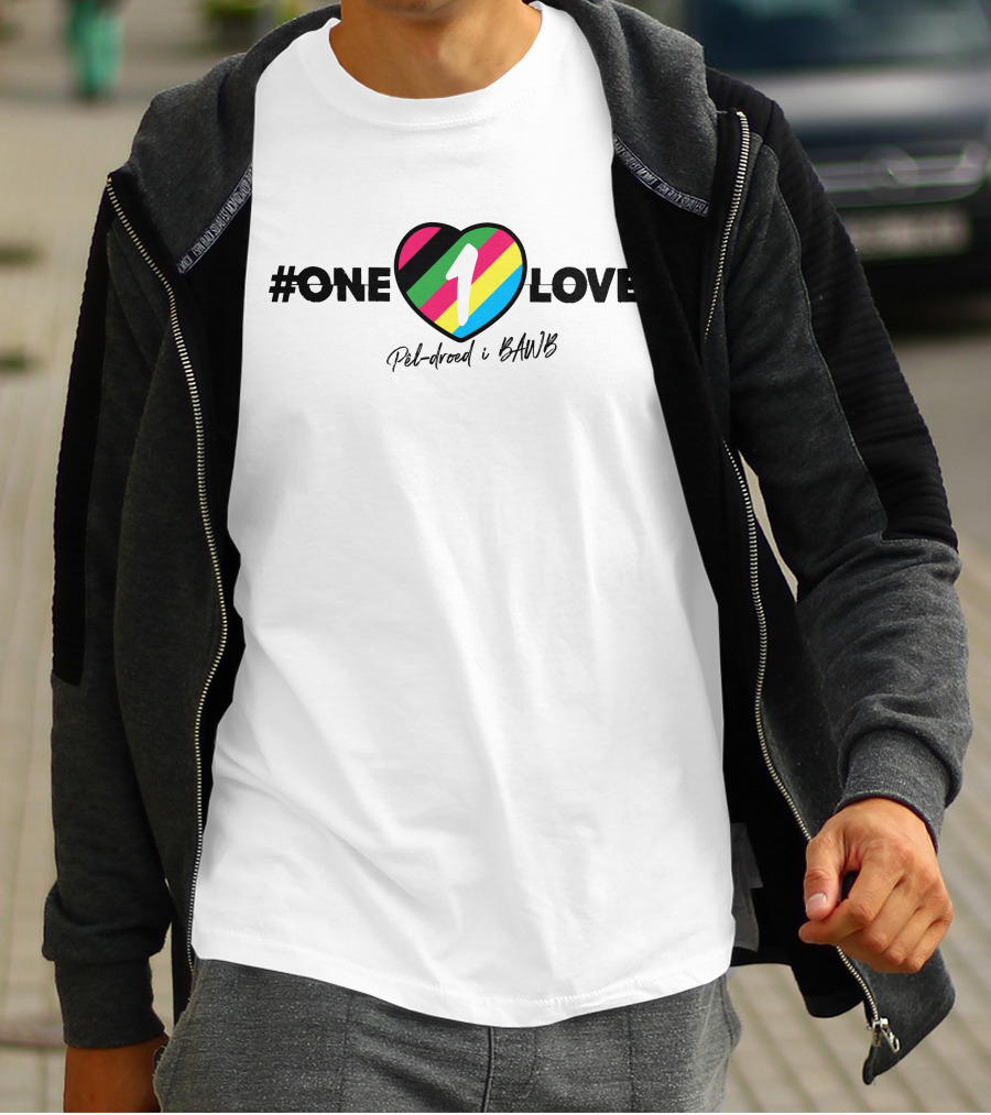 One1Love Pêl-droed I Bawb T-Shirt