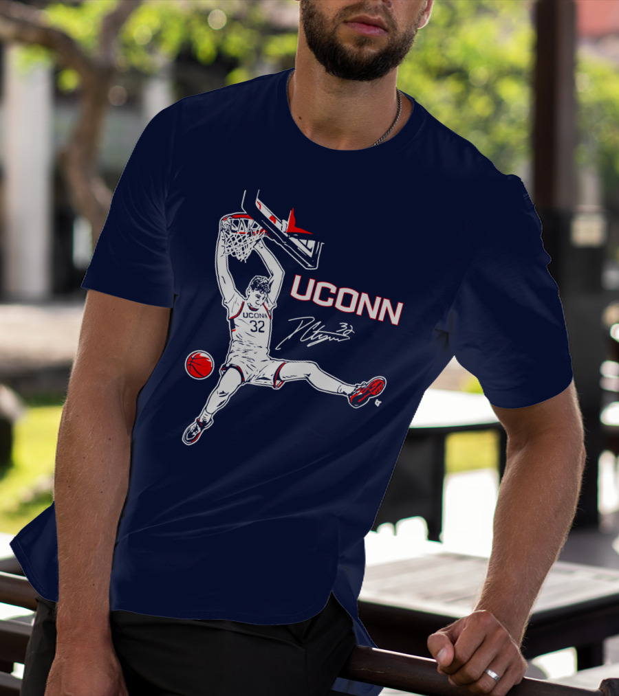 UConn Basketball Donovan Clingan Slam Dunk Signature 32 T-Shirt