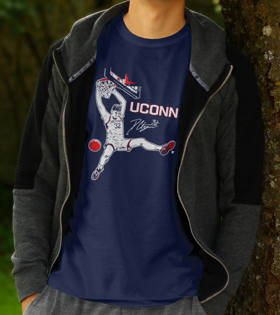 UConn Basketball Donovan Clingan Slam Dunk Signature 32 T-Shirt