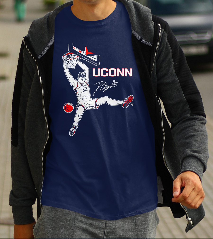 UConn Basketball Donovan Clingan Slam Dunk Signature 32 T-Shirt