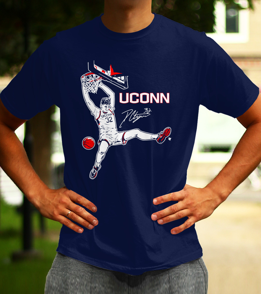 UConn Basketball Donovan Clingan Slam Dunk Signature 32 T-Shirt