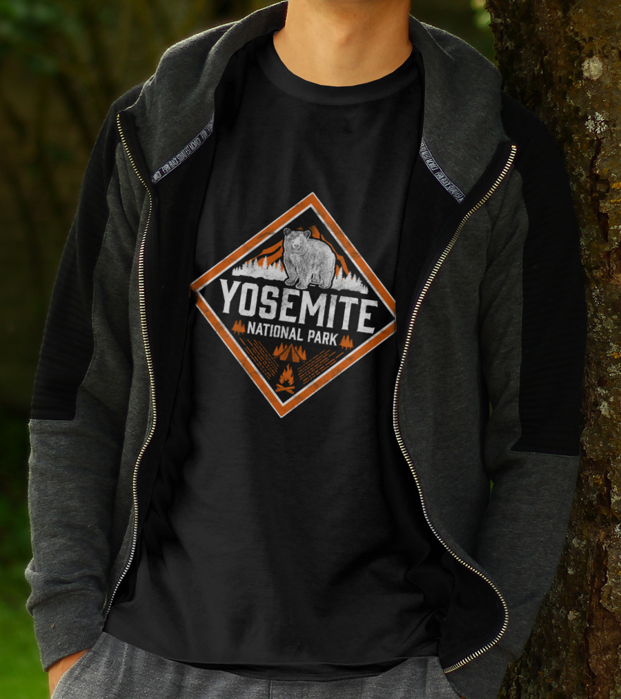Yosemite National Park California Vintage Bear Mountains Forest Camping Badge T-Shirt