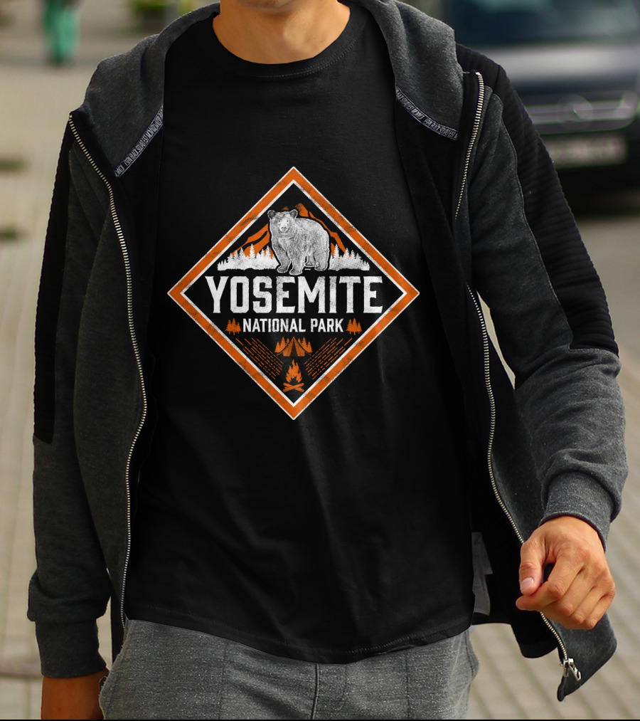 Yosemite National Park California Vintage Bear Mountains Forest Camping Badge T-Shirt