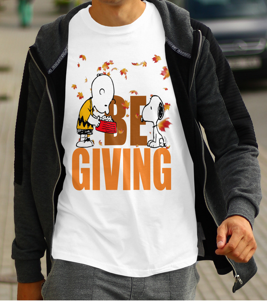 Charlie Brown And Snoopy Be Giving Thanksgiving Day Leaves T-Shirt