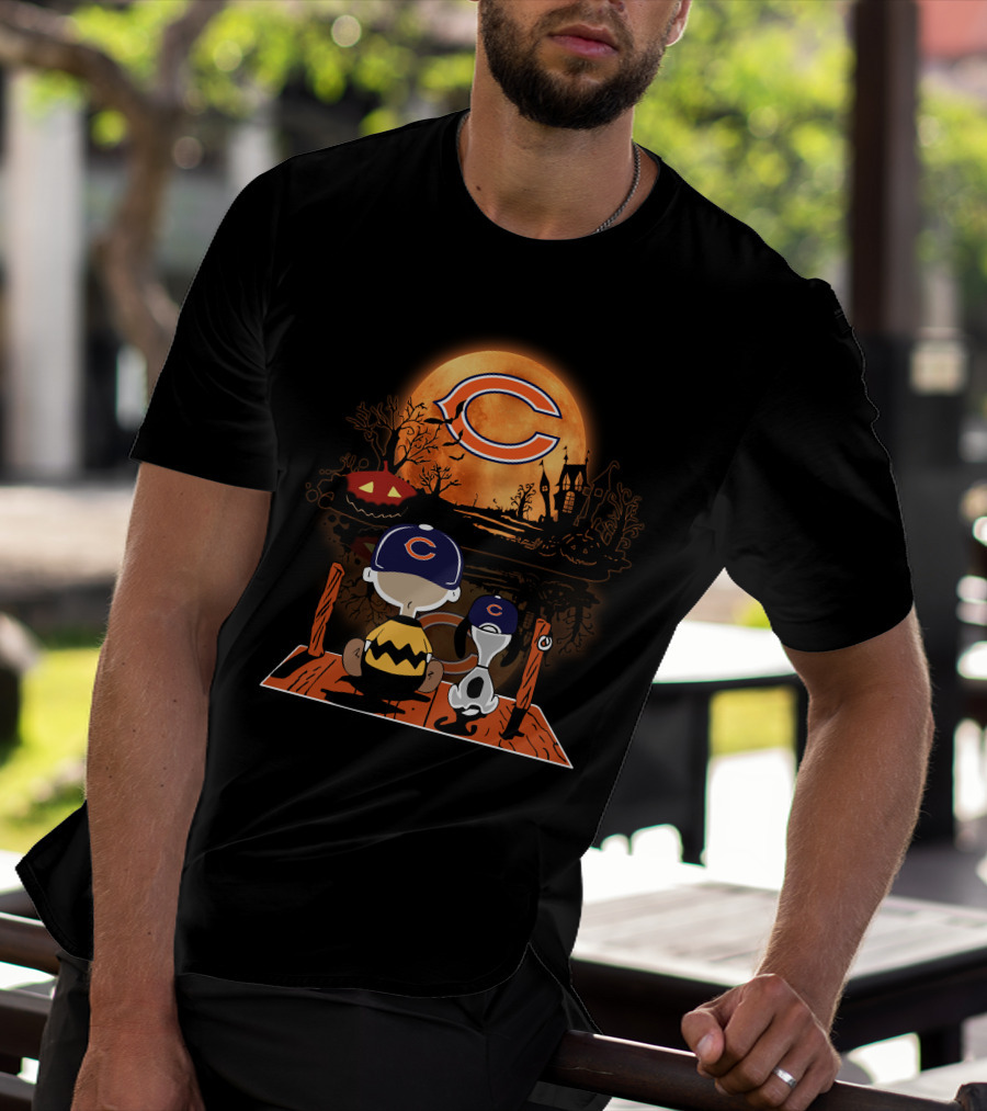 Charlie Brown Snoopy Chicago Bears Halloween Moon Scene T-Shirt