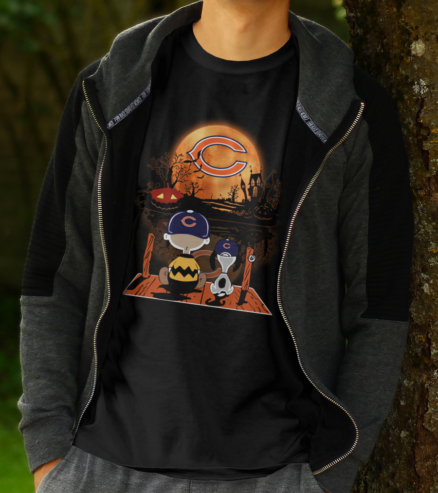 Charlie Brown Snoopy Chicago Bears Halloween Moon Scene T-Shirt
