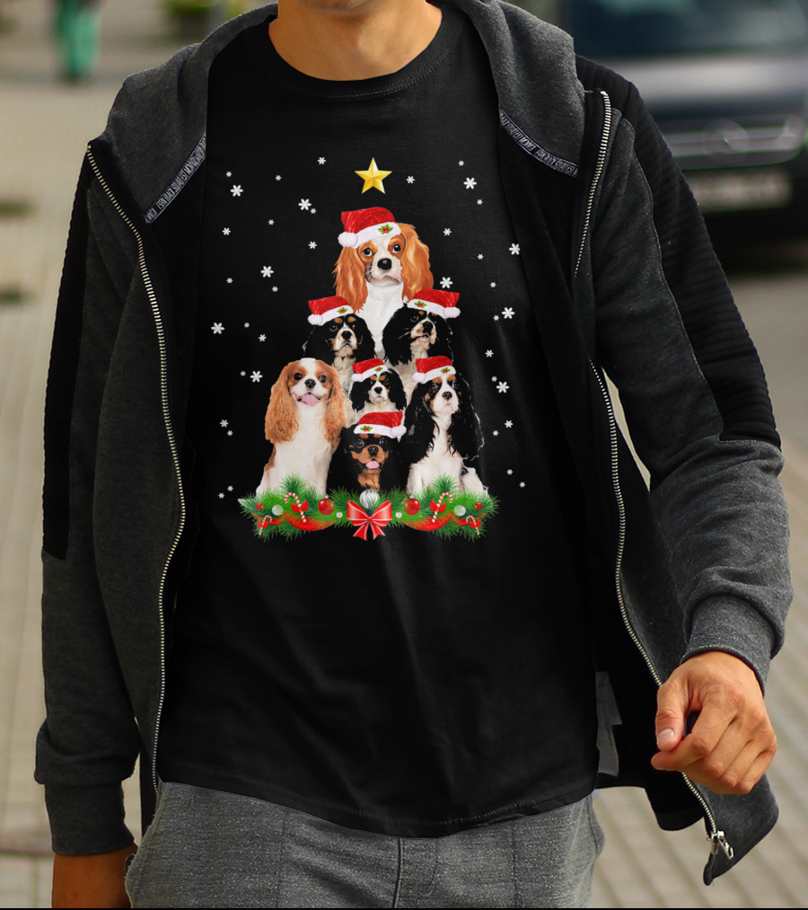 Cavalier King Christmas Tree With Santa Hat Dogs And Snowflakes T-Shirt